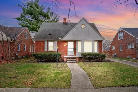 2814 Shenandoah Dr, Royal Oak, MI 48073