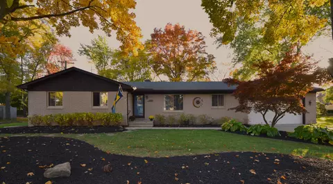 27891 Peppermill Rd, Farmington Hills, MI 48331