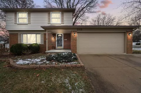 549 Eastlook Dr, Saline, MI 48176