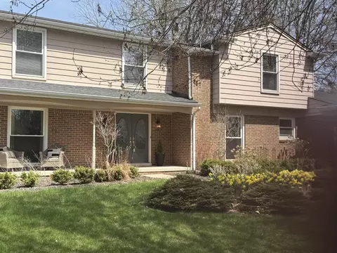 8820 Thorntree Dr, Grosse Ile, MI 48138