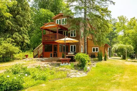 4427 Cornwell Ln, Whitmore Lake, MI 48189