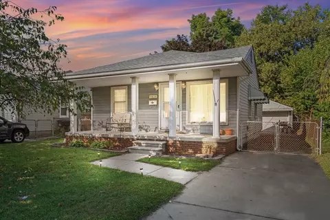 4838 Gloria St, Wayne, MI 48184