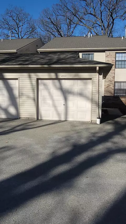 4921 Oak Hill Dr, Waterford, MI 48329