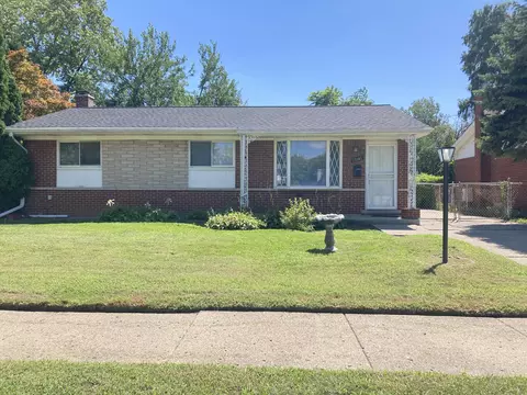 10343 N Oak Dr, Royal Oak, MI 48220