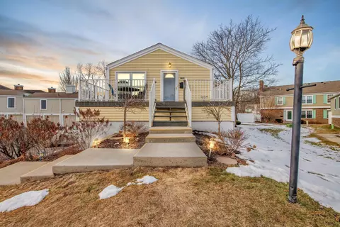 21264 E Glen Haven Cir, Northville, MI 48167