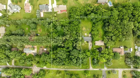 400 Wildwood Cir, Tecumseh, MI 49286