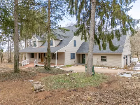 7609 Kilkenny Dr, Brighton, MI 48116