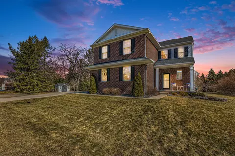 9945 Floros Ln, Green Oak, MI 48178