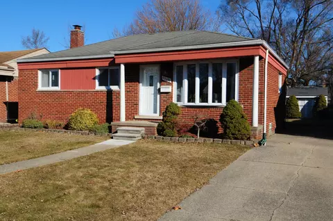 33090 Rosslyn Ave, Garden City, MI 48135