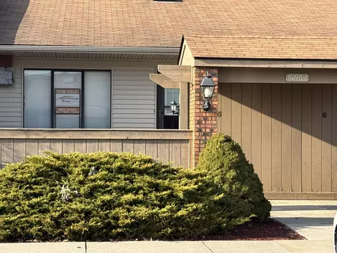 61962 Yorktown UNIT SOUTH, Lyon, MI 48178