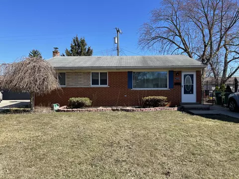 30906 Dover St, Garden City, MI 48135