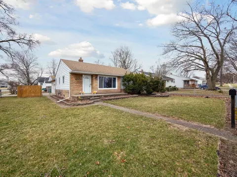 1620 S Harris Rd, Ypsilanti, MI 48198