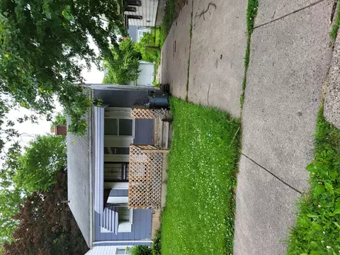 19155 Kingsville St, Harper Woods, MI 48225