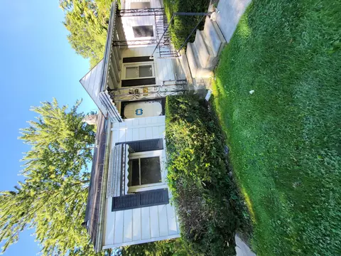 19716 Kenosha St, Harper Woods, MI 48225
