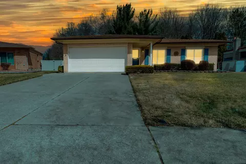 40514 Shakespeare Dr, Sterling Heights, MI 48313