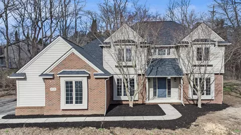 5010 Walnut Hills Dr, Genoa, MI 48116