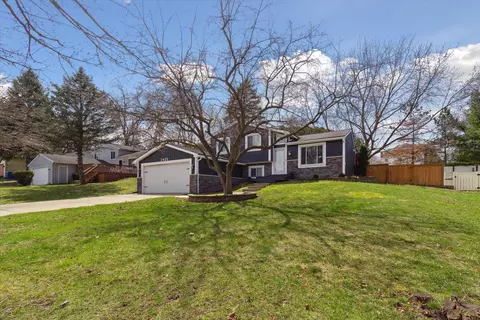 2425 Pine Orchard Dr, Waterford, MI 48329