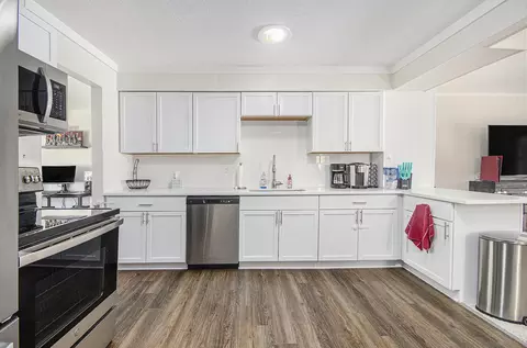 28291 Suburban Dr, Warren, MI 48088