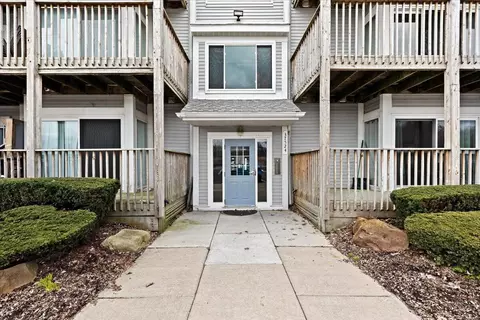 37524 Jefferson Avenue Unit Ave #301, Harrison, MI 48045
