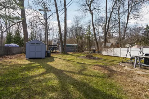 10136 Beechwood, Pinckney, MI 48169