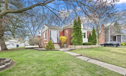 2665 Cumberland Rd, Berkley, MI 48072