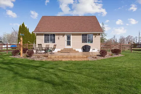 4355 Oak Glen Dr, Amboy, MI 49232