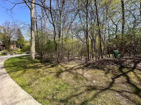 1221 Copperwood St, Bloomfield, MI 48302