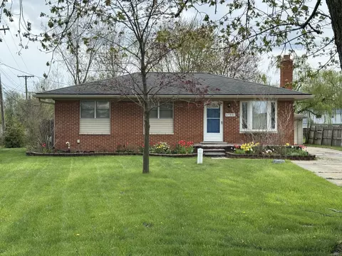 47931 Pheasant St, Chesterfield, MI 48047