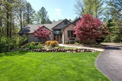 8544 Far Ravine Dr, Pinckney, MI 48169