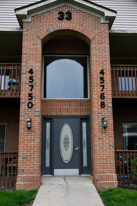 4562 Prairiegrass Court Building 33 Ct UNIT VAN, Buren, MI 48111