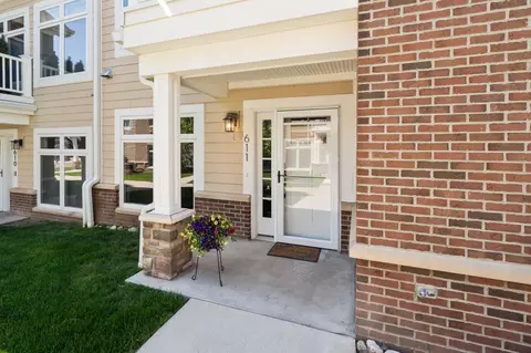 611 Woodland Dr, Dexter, MI 48130