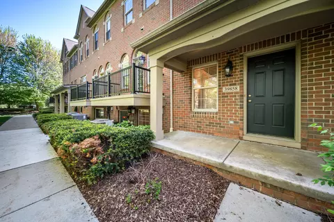 39858 Rockcrest Cir, Northville, MI 48168
