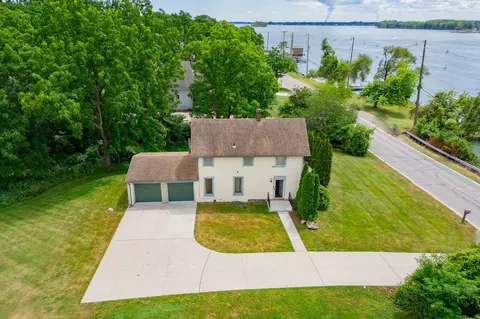 25653 W River Rd, Grosse Ile, MI 48138 photo 4