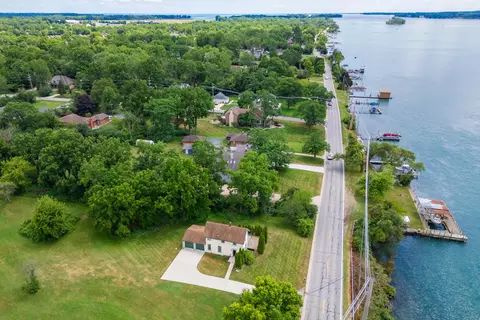 25653 W River Rd, Grosse Ile, MI 48138 photo 24