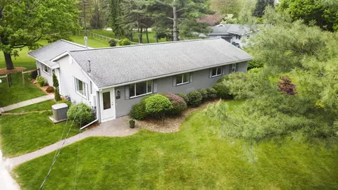 3535 Arvilla Dr, Webster, MI 48189