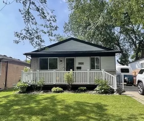 19526 Broadacres St, Clinton Township, MI 48035