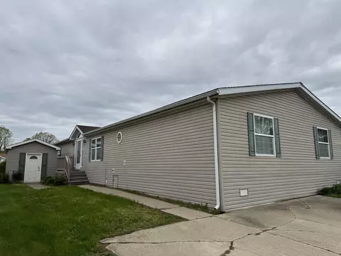 293 Scarlet Oak Ln, Augusta, MI 48190