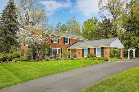 647 S Spinningwheel Ln, Bloomfield Hills, MI 48304