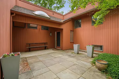 3805 Penberton Ct, Ann Arbor, MI 48105