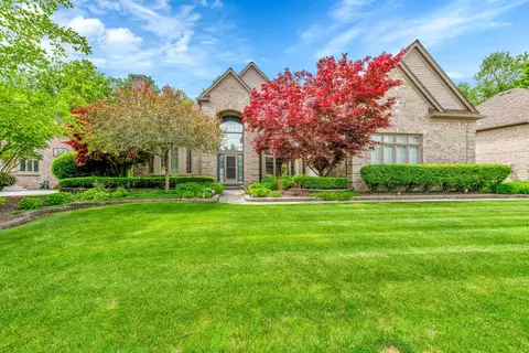 482 Torrington Dr W, Canton, MI 48188