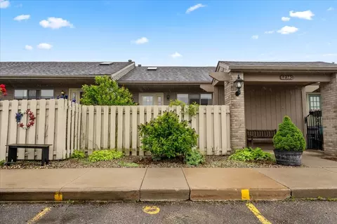 62340 Arlington Cir UNIT SOUTH, Lyon, MI 48178
