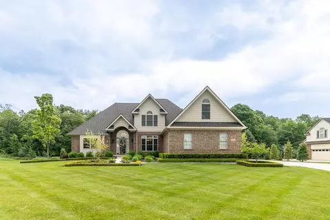 133 E Auburn Trl, Brighton, MI 48114