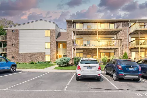 855 S Pontiac Trl UNIT WALLED, Walled Lake, MI 48390