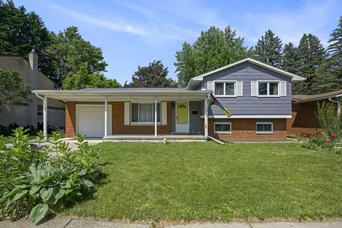 8683 Hemlock Ct, Superior, MI 48198