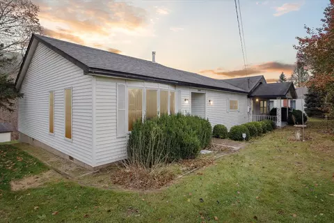 5695 Hinkley Rd, Waterloo, MI 49285