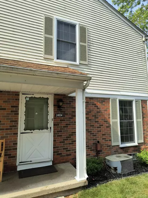 24654 Spring Ln, Harrison, MI 48045