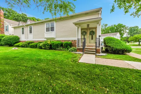 41748 Broquet Dr, Northville, MI 48167