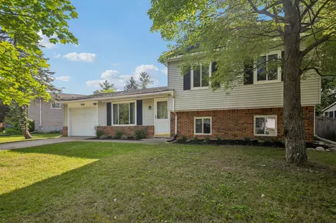 9241 Abbey Ln, Superior, MI 48198