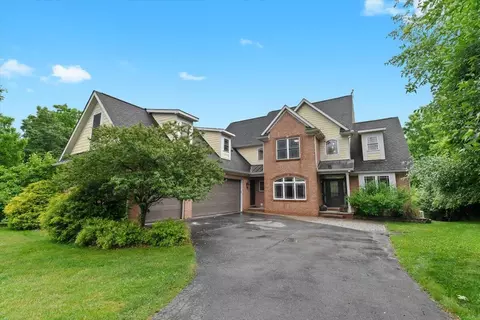 6201 Donovan Rdg, Webster, MI 48130