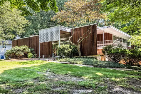 2427 Londonderry Rd, Ann Arbor, MI 48104
